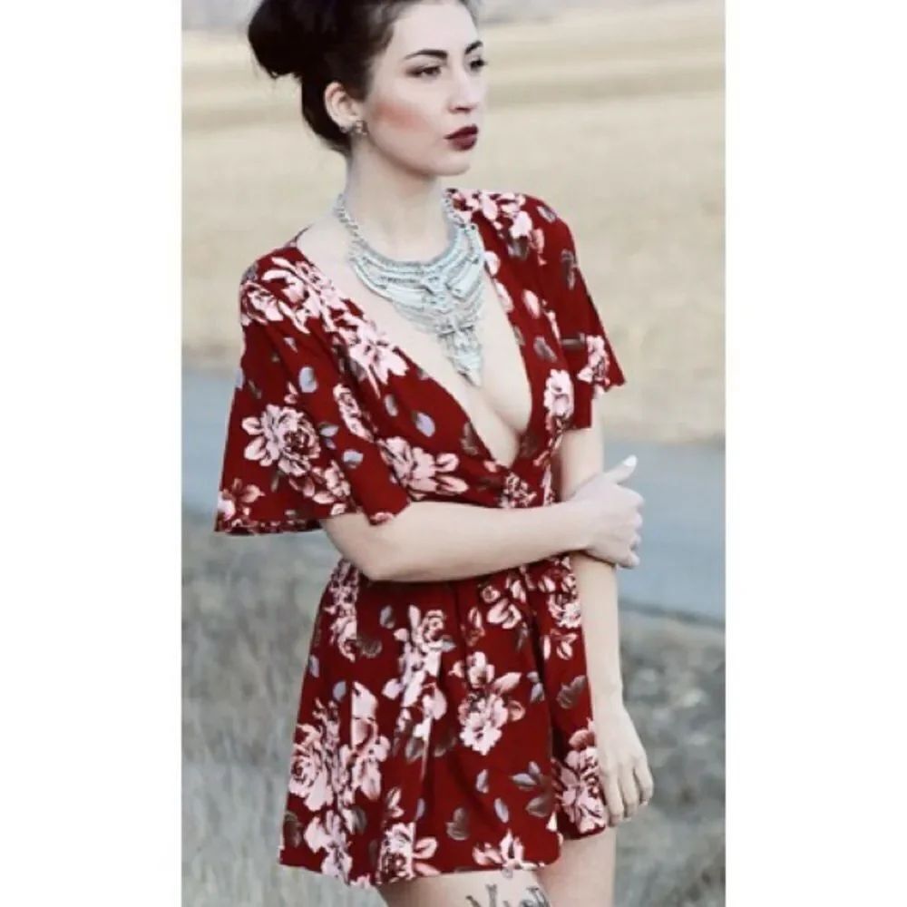 ✨2xHP ✨V Neckline Floral Tie Waist Wrap Playsuit✨